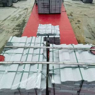 辽宁 芝麻白仿形加直形路沿石出货日常