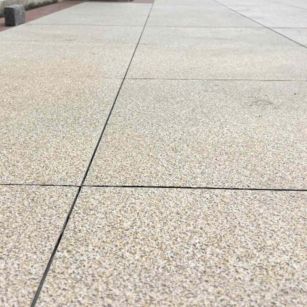 辽宁 黄金麻花岗岩石板材荔枝面地面铺装效果