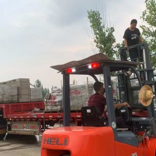 辽宁 黄金麻冰裂纹，地铺石装车