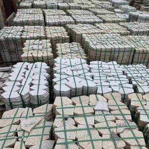 辽宁 黄金麻白麻花岗岩荔枝面地铺石(冰裂纹)