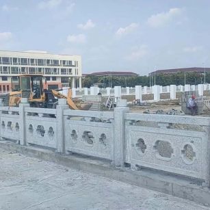 辽宁 白麻花岗岩荔枝面河道栏杆