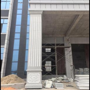 辽宁 芝麻白光面花岗岩门楼大柱（罗马柱）配雕花底座