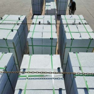 辽宁 芝麻白花岗岩5公分地铺石 花岗岩厂家工厂装车日常