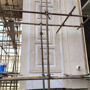 辽宁 黄金麻花岗岩别墅外墙干挂回纹造型效果