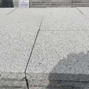 辽宁 白麻花岗岩石材推荐 荔枝面地铺石