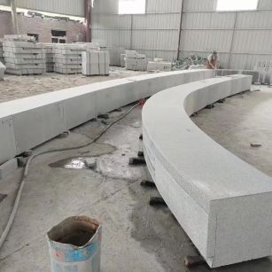 辽宁芝麻白花岗岩石板材 园林光面弧形坐凳