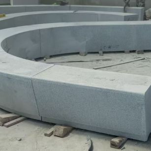 辽宁 芝麻白花岗岩光面弧形坐凳