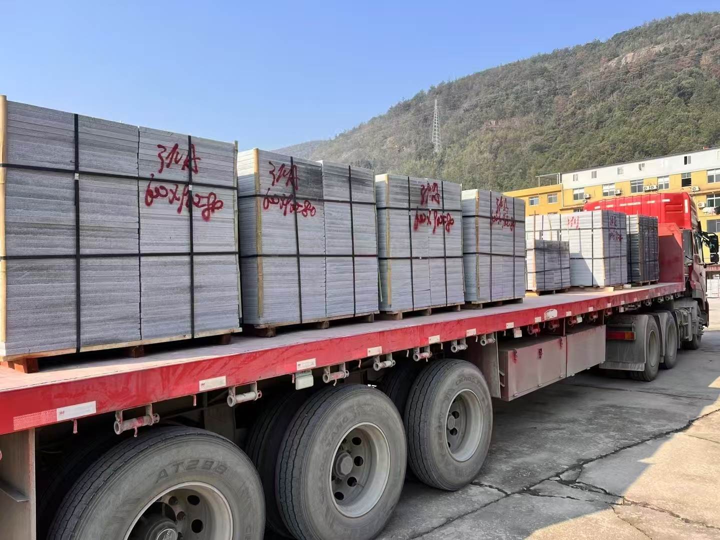 辽宁 芝麻灰地铺石出货日常