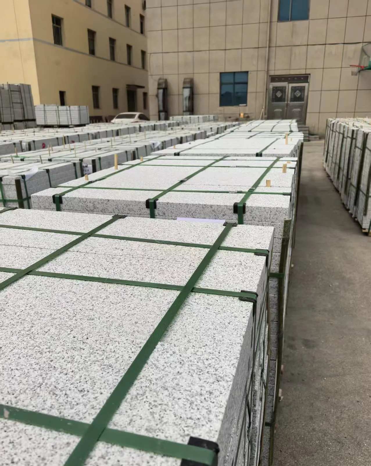 辽宁 白麻花岗岩5.0公分荔枝面地铺石