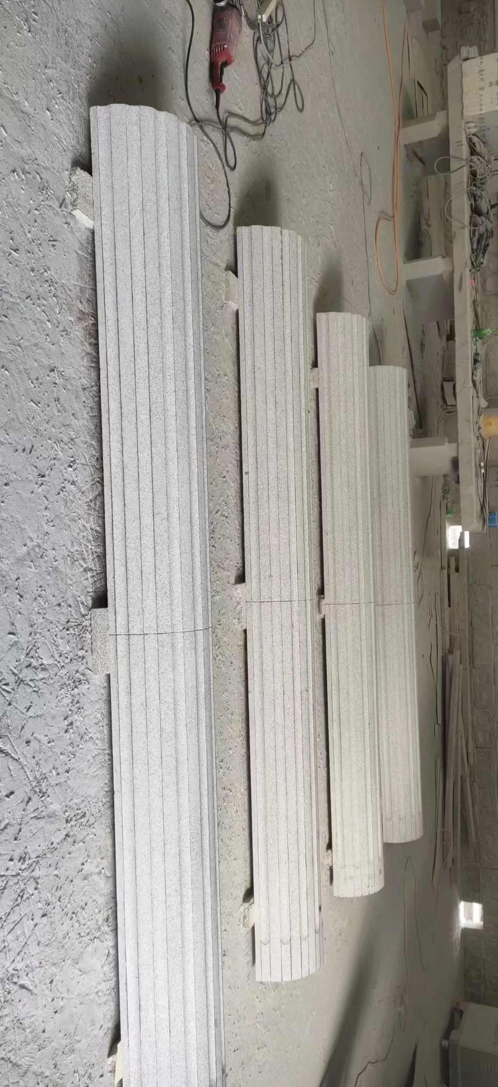 辽宁 花岗岩厂家带你看白麻花岗岩门楼大柱柱皮