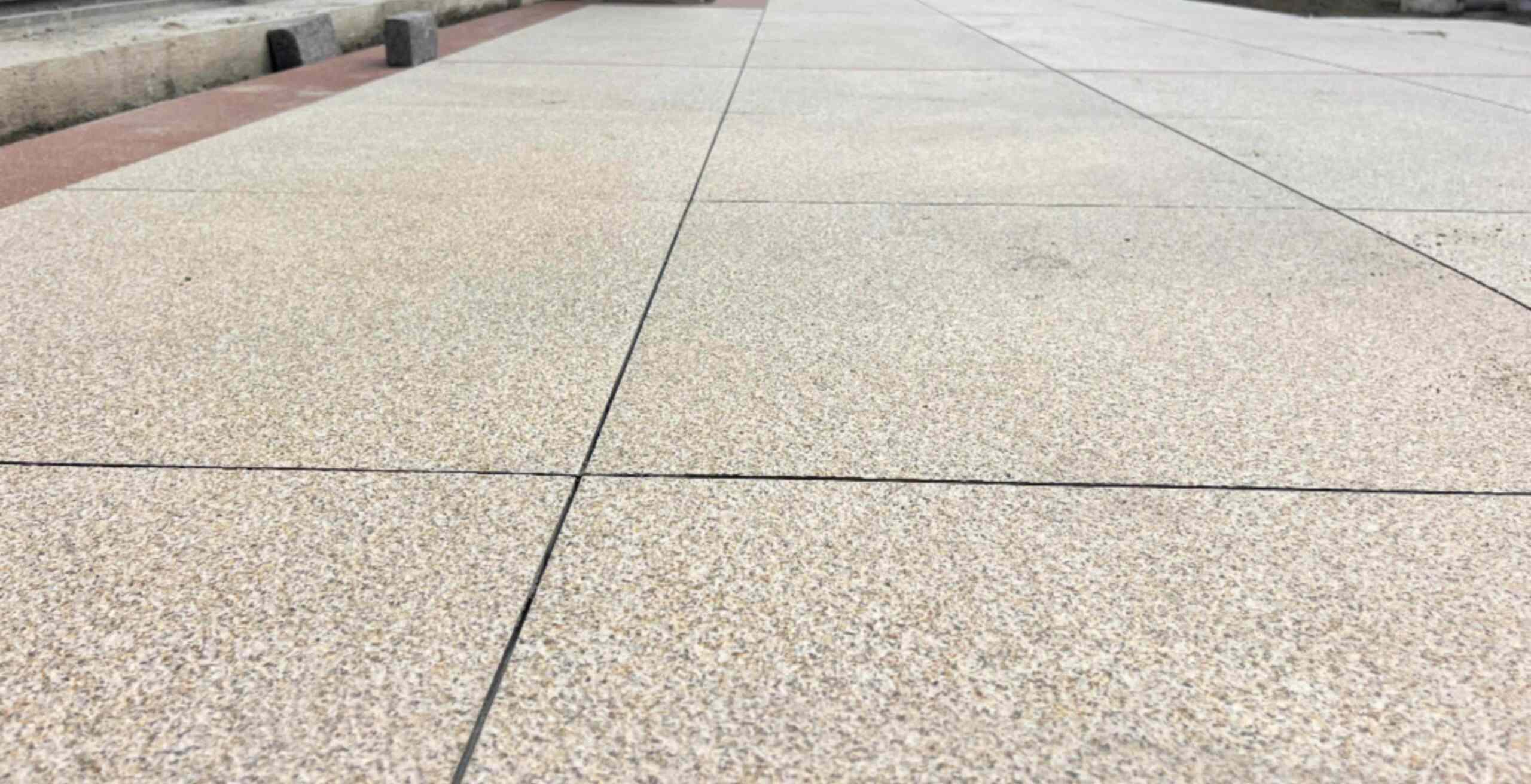 辽宁 黄金麻花岗岩石板材荔枝面地面铺装效果