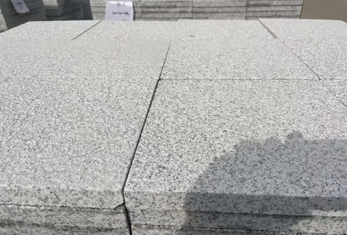 辽宁 白麻花岗岩石材推荐 荔枝面地铺石