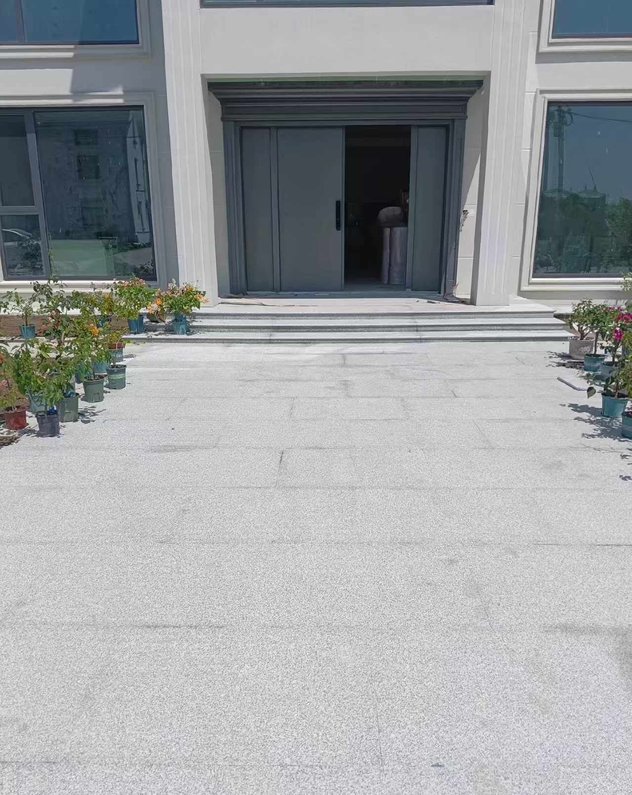 辽宁 芝麻白花岗岩地铺石地面铺装