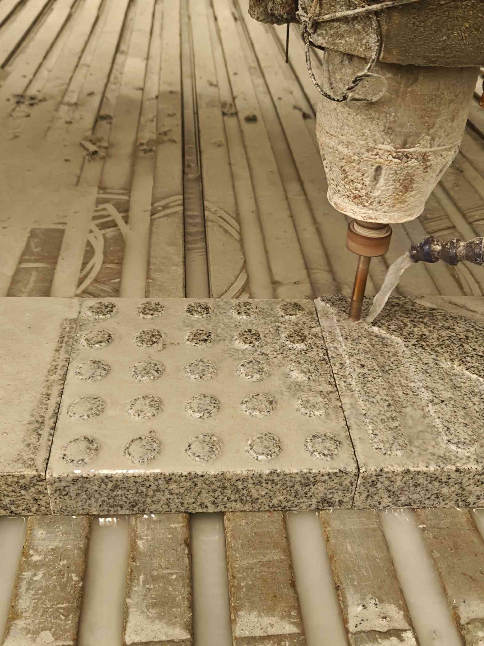 辽宁 芝麻白花岗岩石材盲人石、盲道石、盲点石