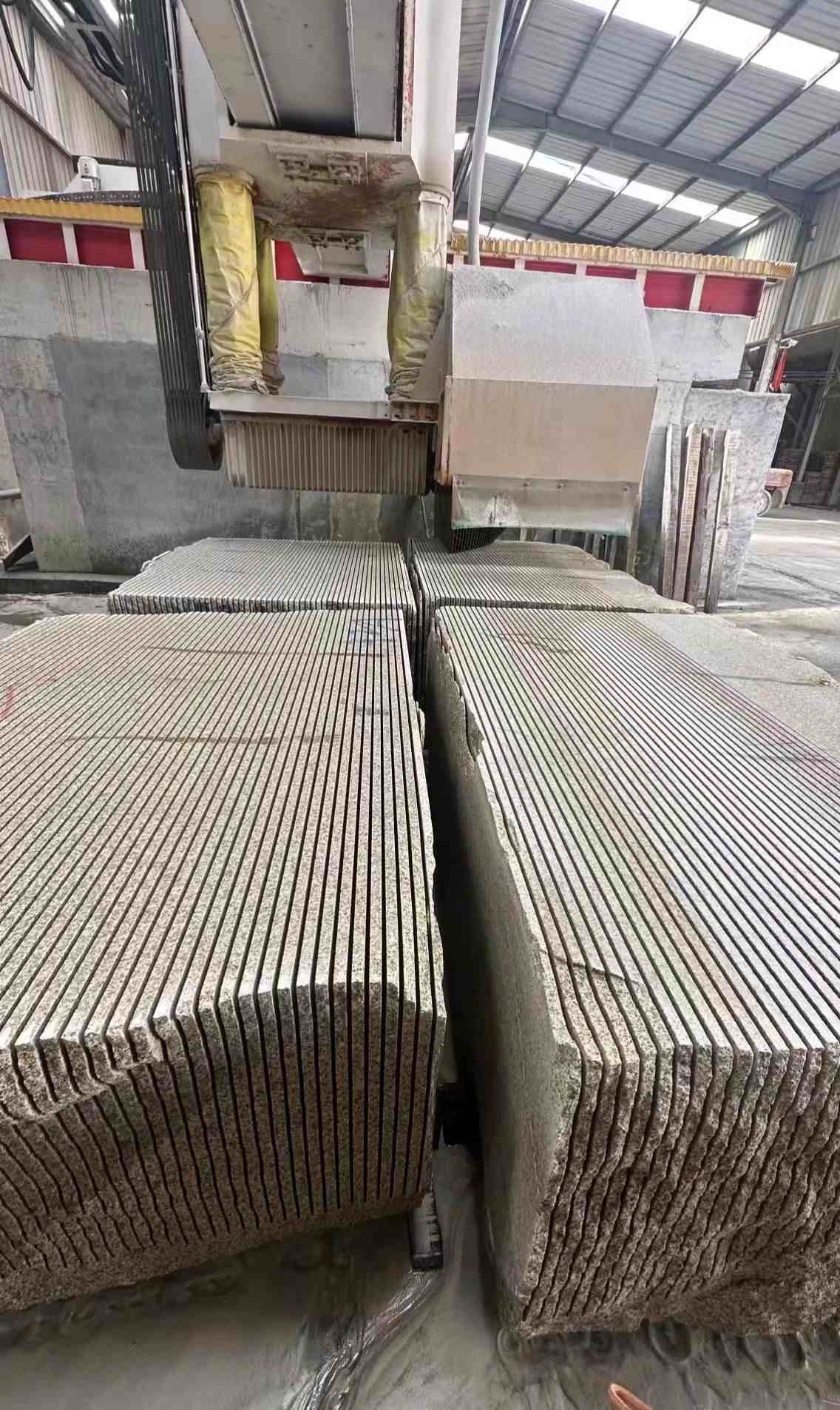 辽宁 车间生产日常，黄金麻白麻花岗岩