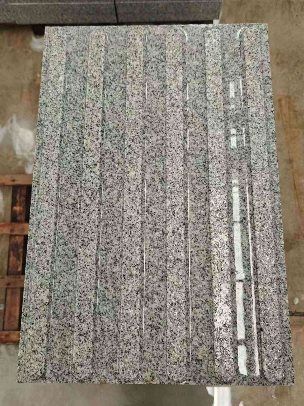 辽宁 芝麻白花岗岩荔枝面雕刻盲道，盲条