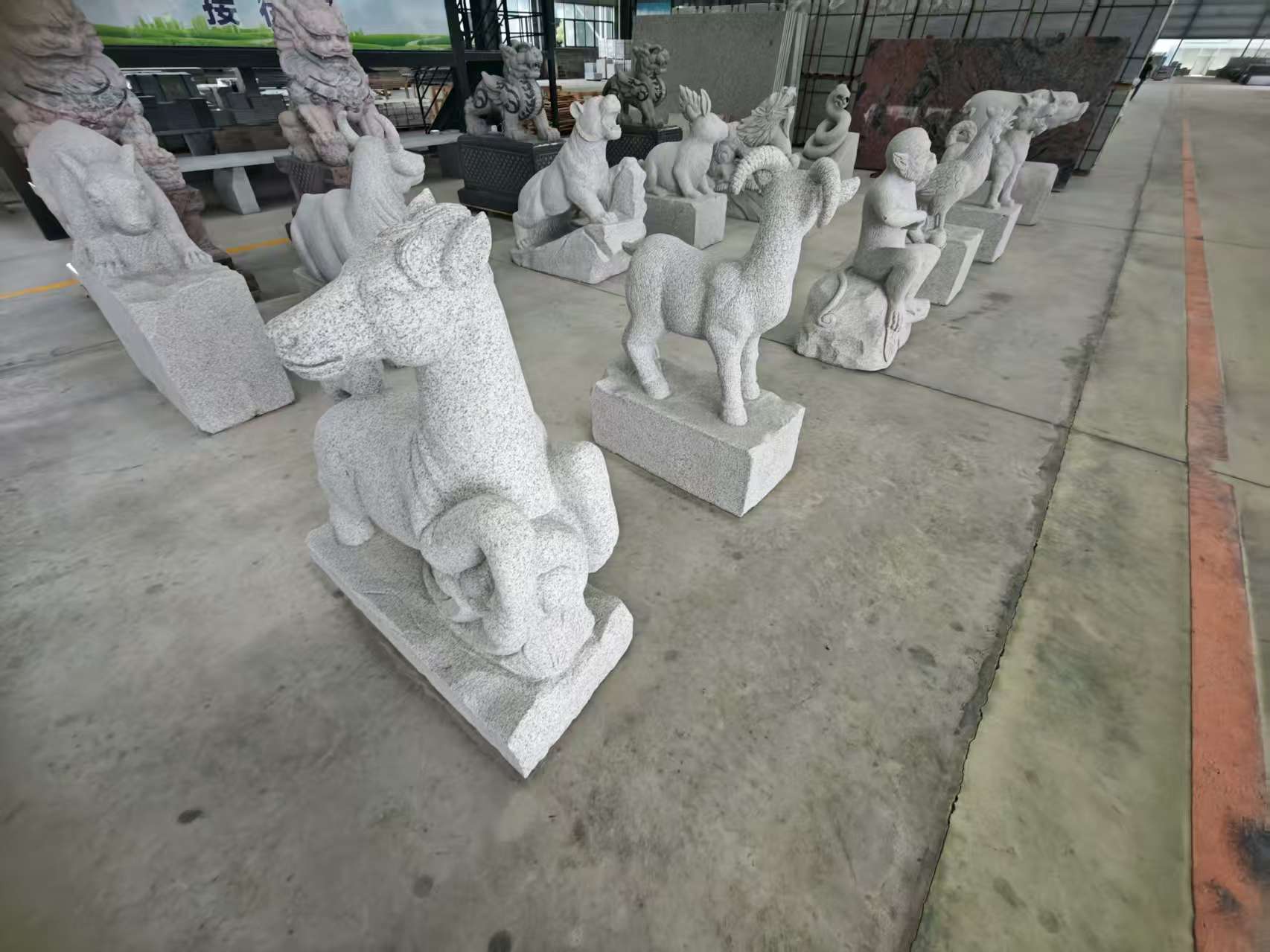 辽宁 芝麻白花岗岩造型立体雕刻——十二生肖