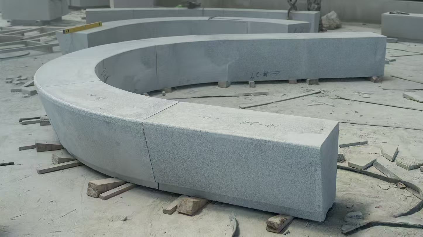 辽宁 芝麻白花岗岩光面弧形坐凳