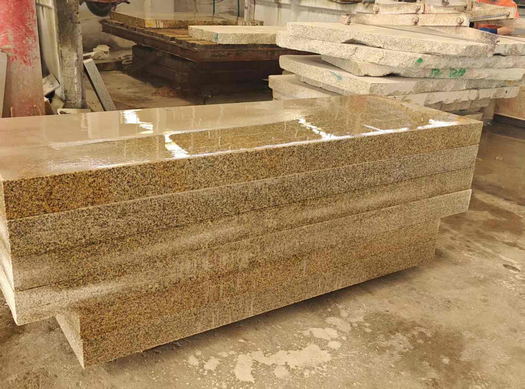 辽宁 黄金麻栏杆料半成品加工中