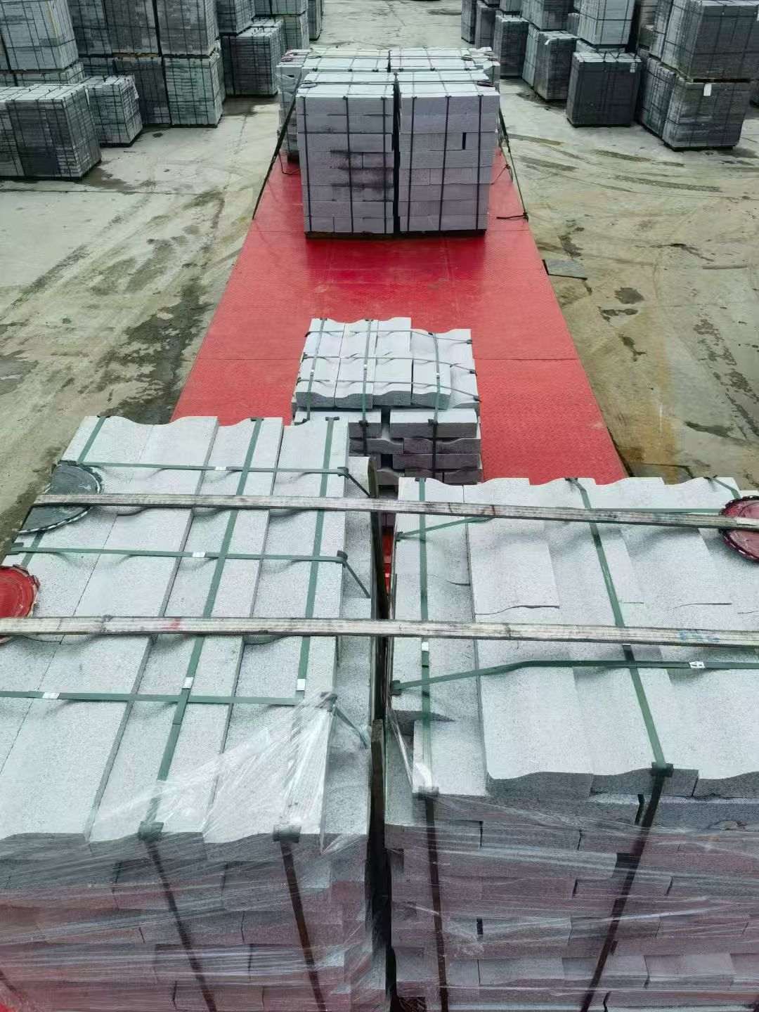 辽宁 芝麻白仿形加直形路沿石出货日常