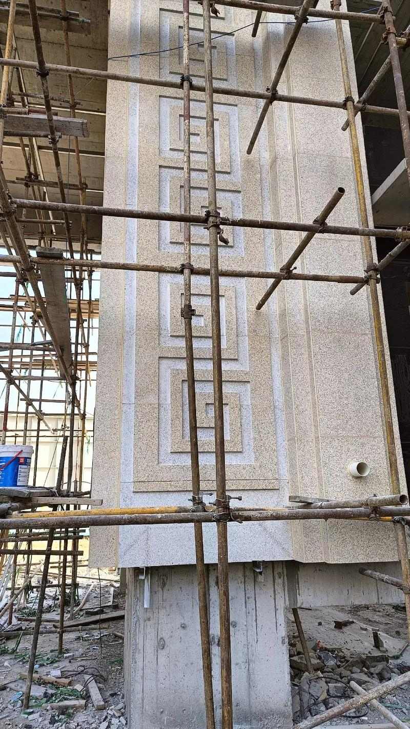 辽宁 黄金麻花岗岩别墅外墙干挂回纹造型效果