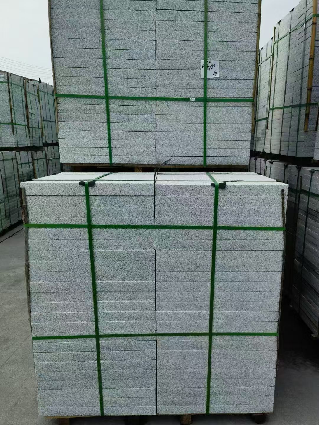 辽宁 芝麻白火烧，园林广场市政工程地铺石，1.8~5.0厚均有现货