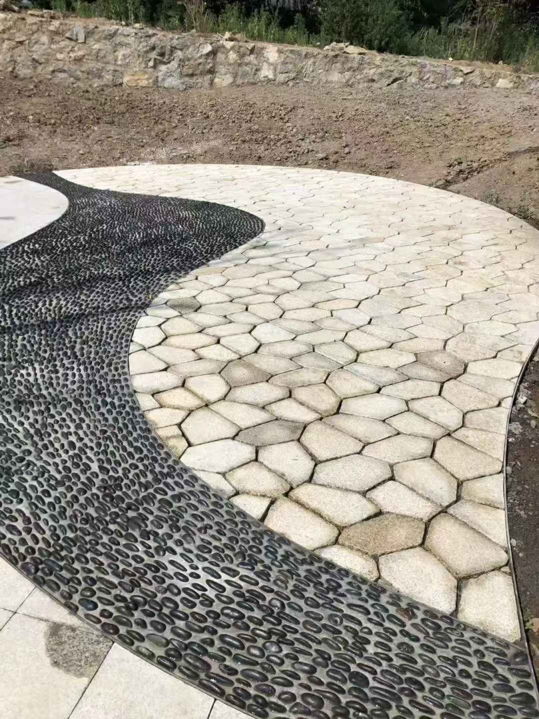 辽宁 黄金麻冰裂纹地铺石工地铺装案例