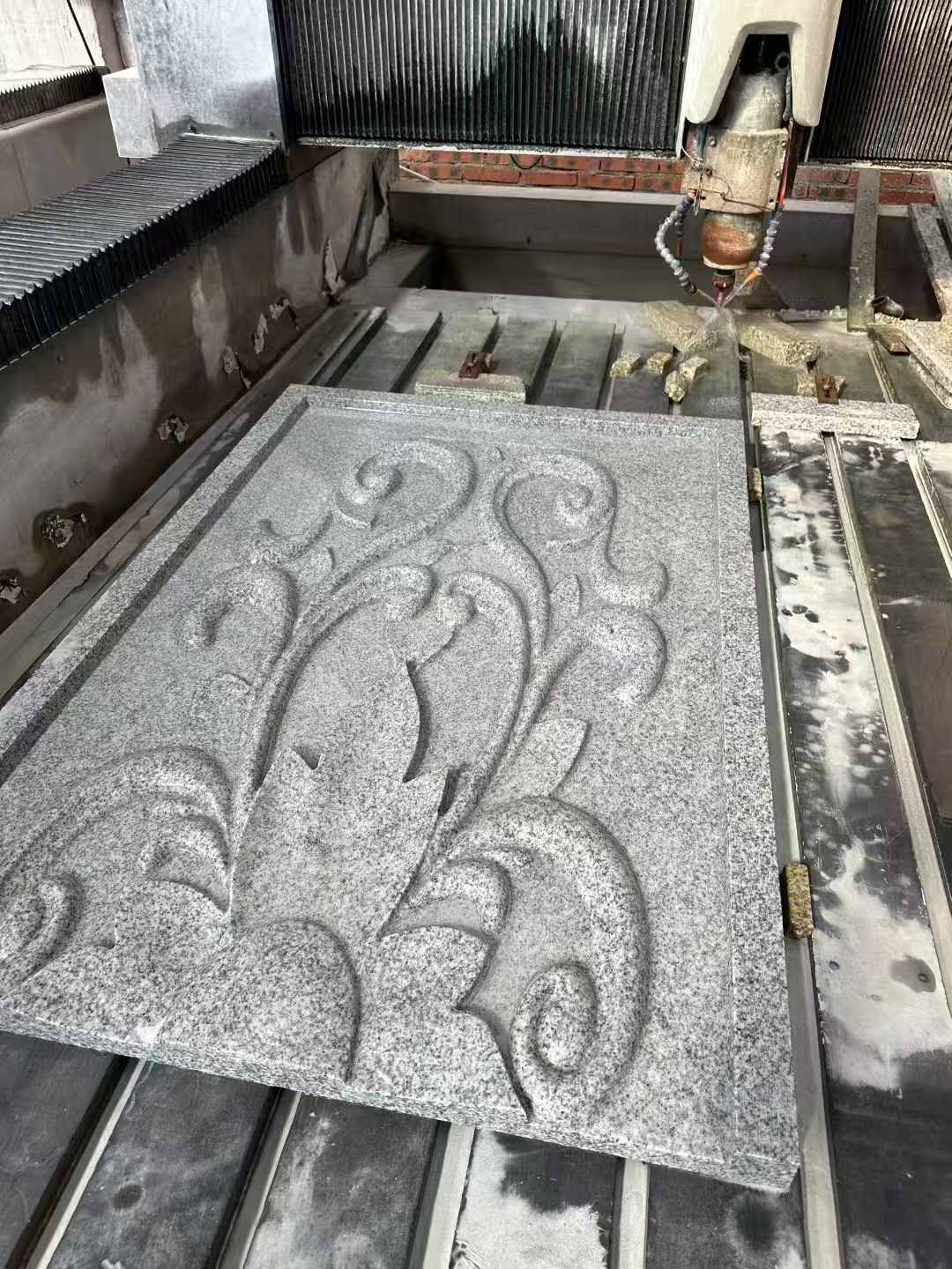 辽宁 白麻别墅干挂雕花板