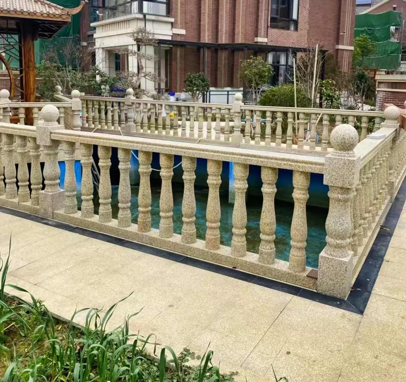 辽宁黄金麻花岗岩石材栏杆，扶手，将军柱，花瓶柱