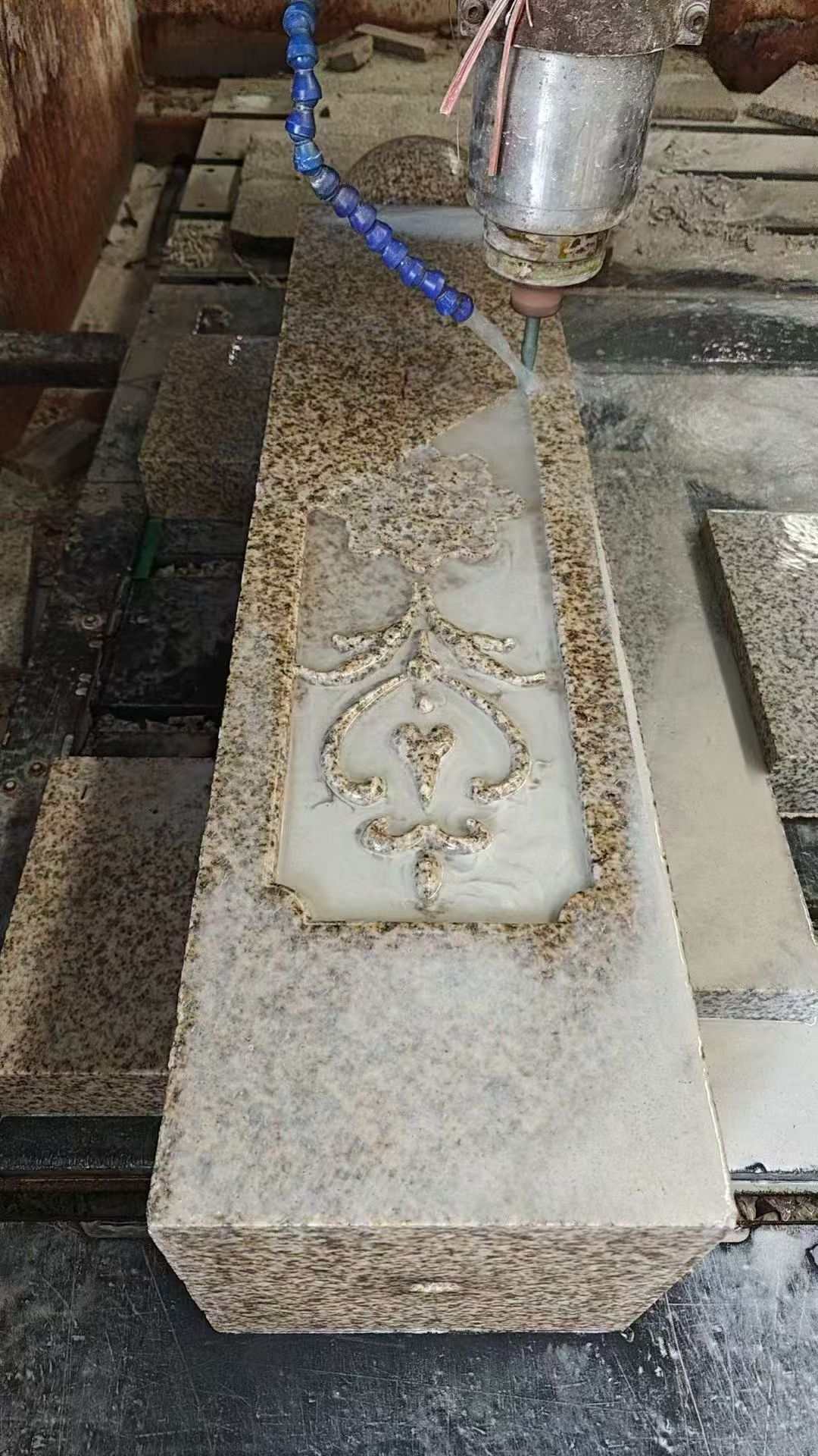 辽宁 黄金麻花岗岩异形加工雕刻栏杆大柱