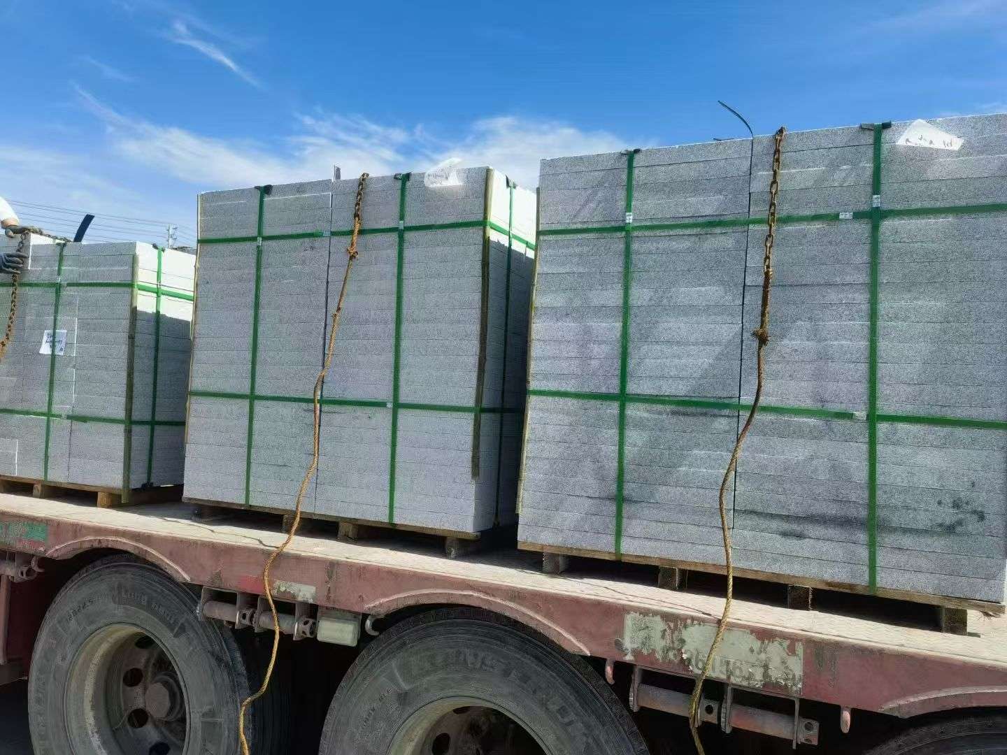 辽宁 芝麻白花岗岩地铺石装车日常