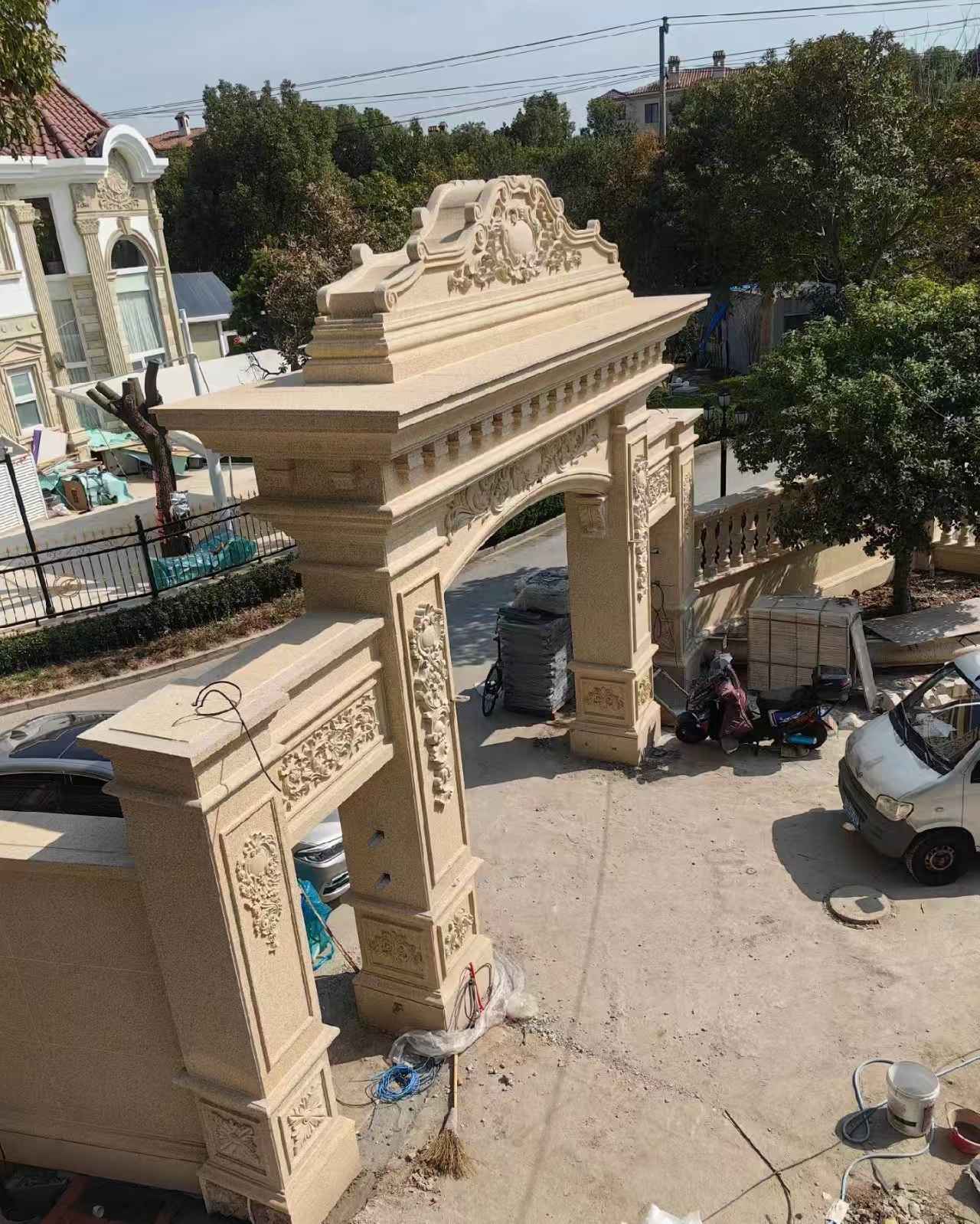 辽宁 黄金麻荔枝面花岗岩别墅门楼