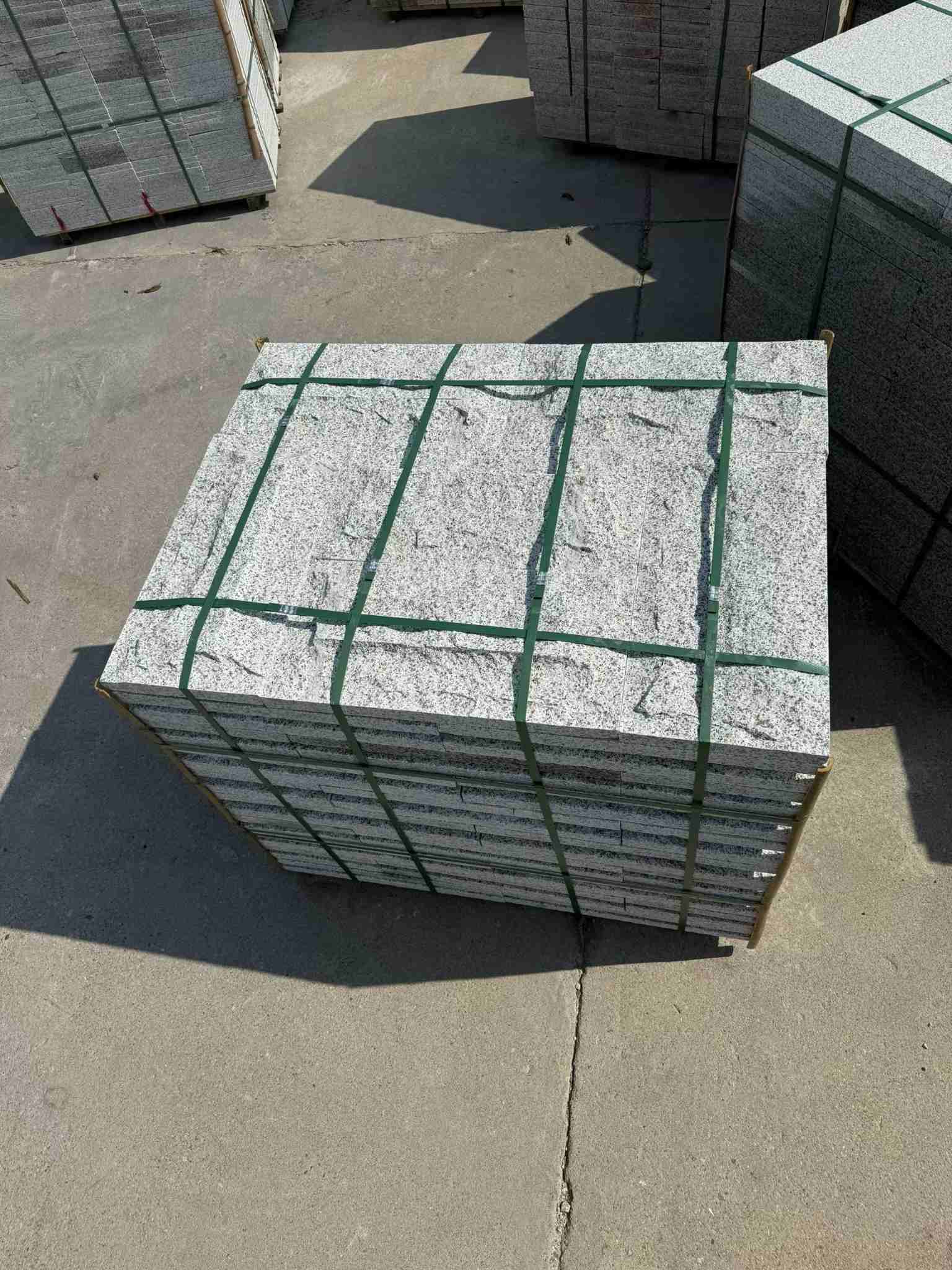 辽宁 白麻花岗岩石材自然面蘑菇石成品