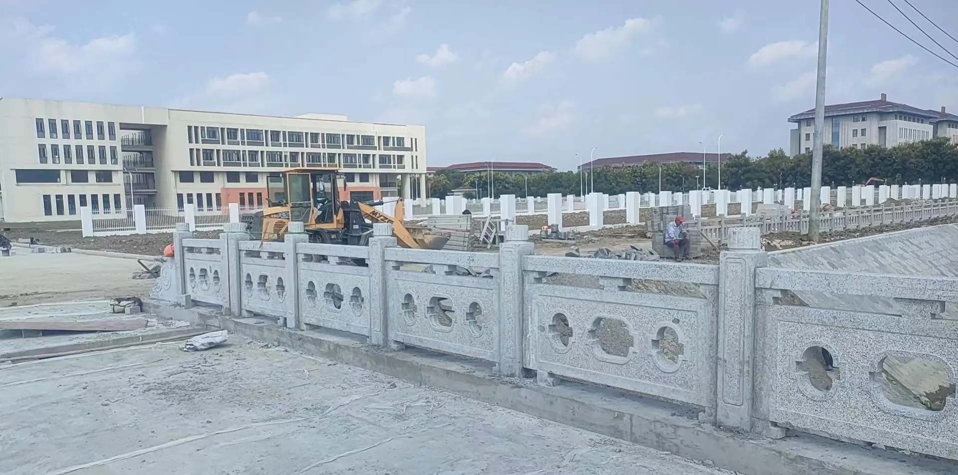 辽宁 白麻花岗岩荔枝面河道栏杆