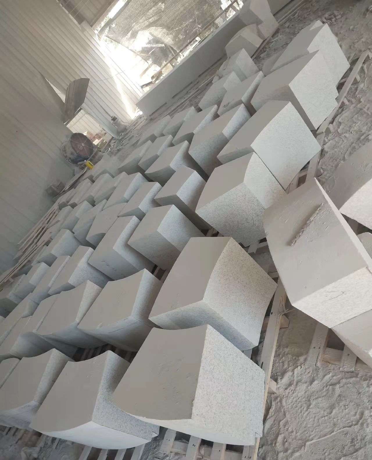 辽宁 白麻花岗岩异形坐凳