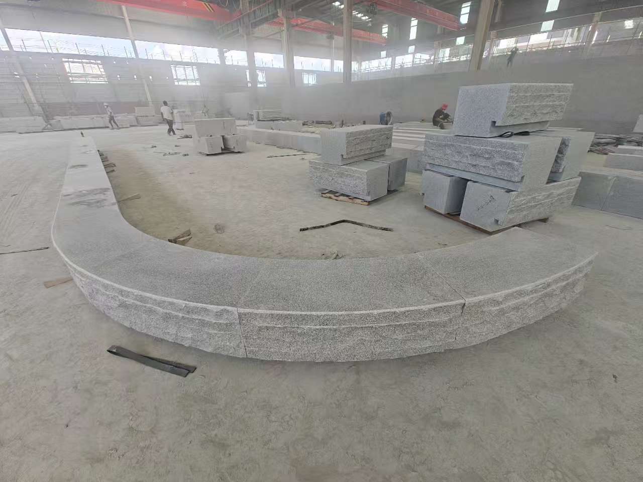 辽宁 芝麻白异形坐凳，自然面光面弧形加工