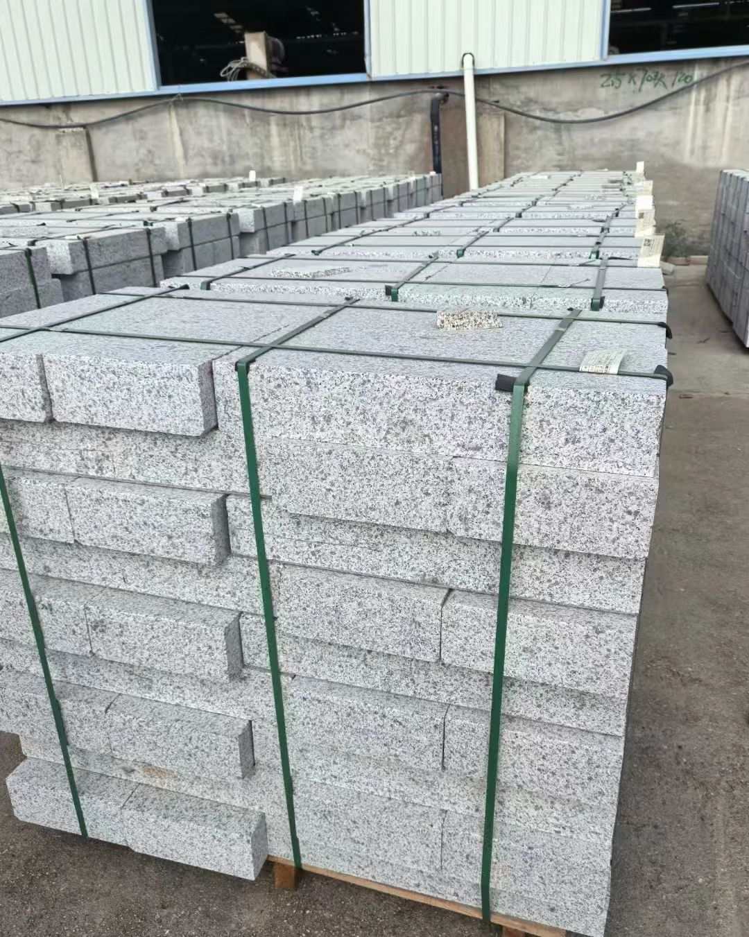 辽宁 白麻花岗岩路沿石，弧形路沿石，道牙石，马路牙子，界石，路缘石，平沿石，直岩石，平缘石等