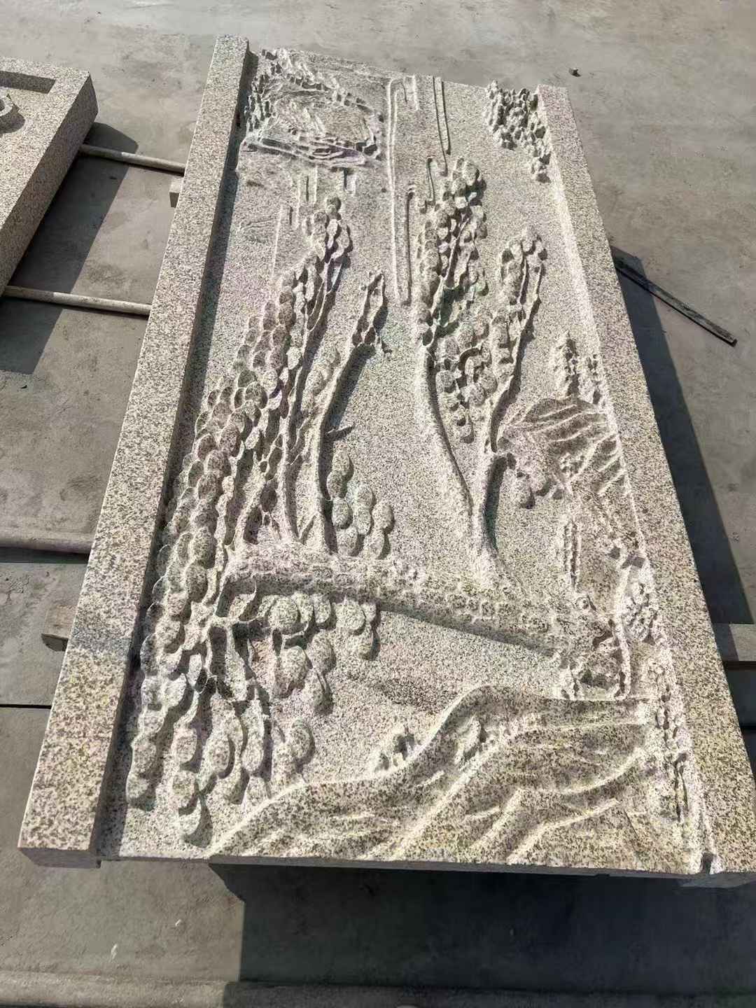 辽宁 黄金麻雕刻板浮雕迎客松