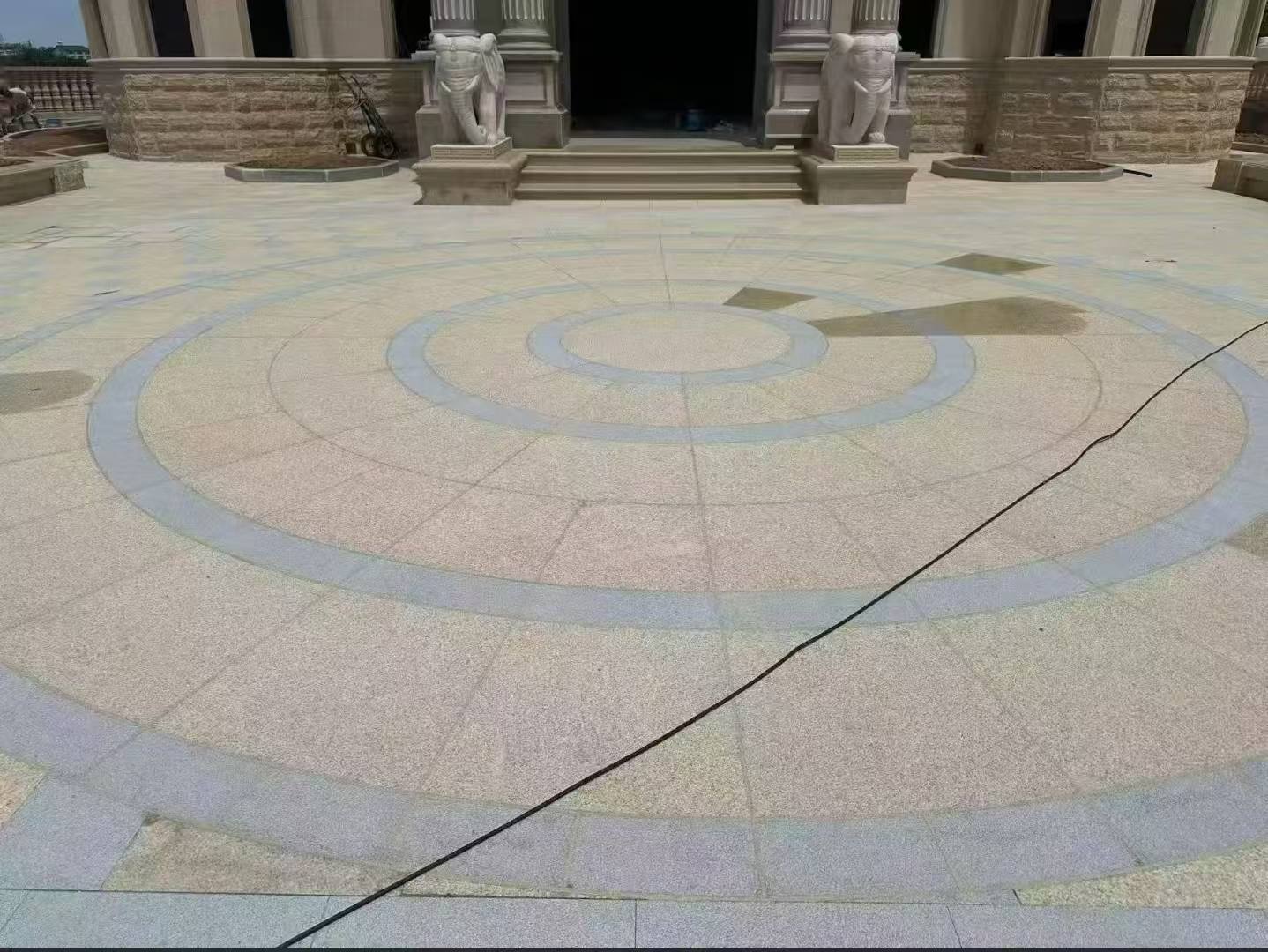 辽宁 黄金麻芝麻灰花岗岩石材地铺拼接效果